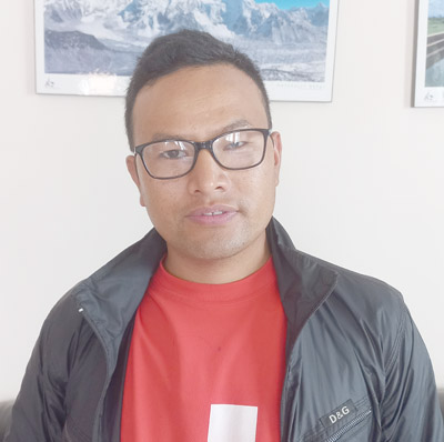Expert trekking guide